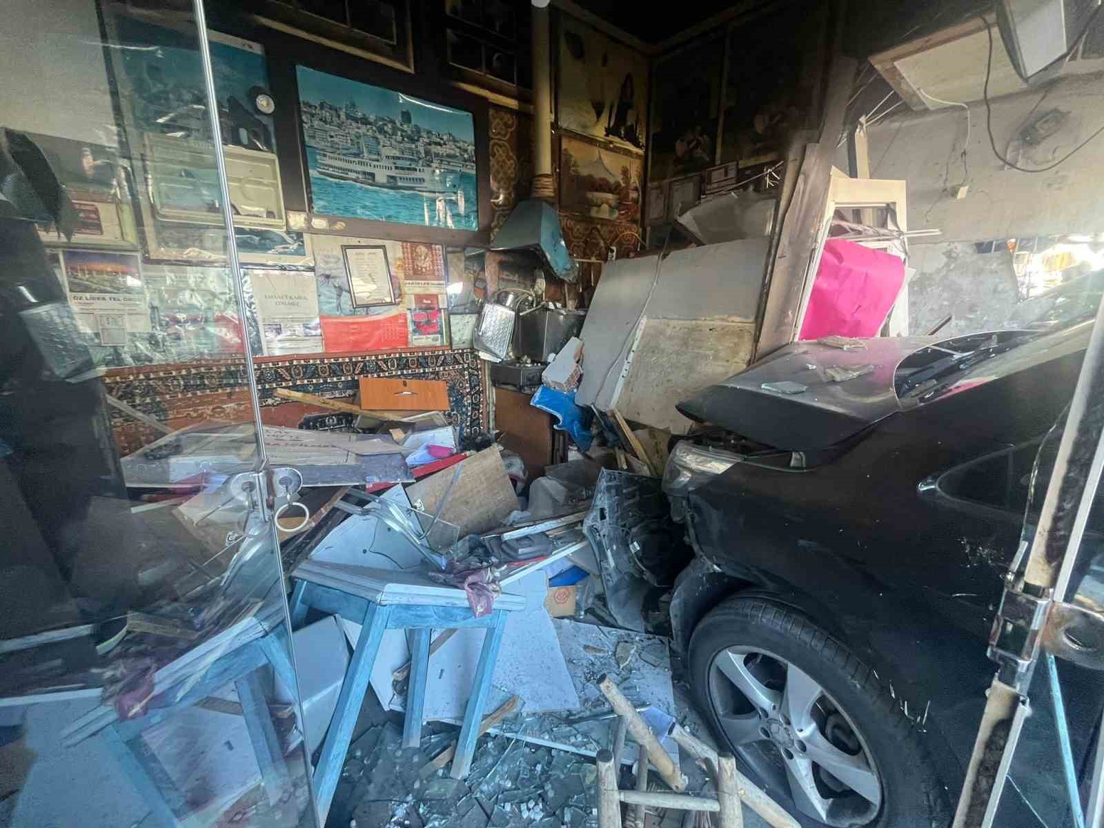 Önce park halindeki araçları biçti, sonra iş yerine daldı 4 once park halindeki araclari bicti sonra is yerine daldi 0