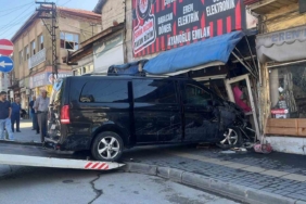 once-park-halindeki-araclari-bicti-sonra-is-yerine-daldi-sjxXQGYW.jpg