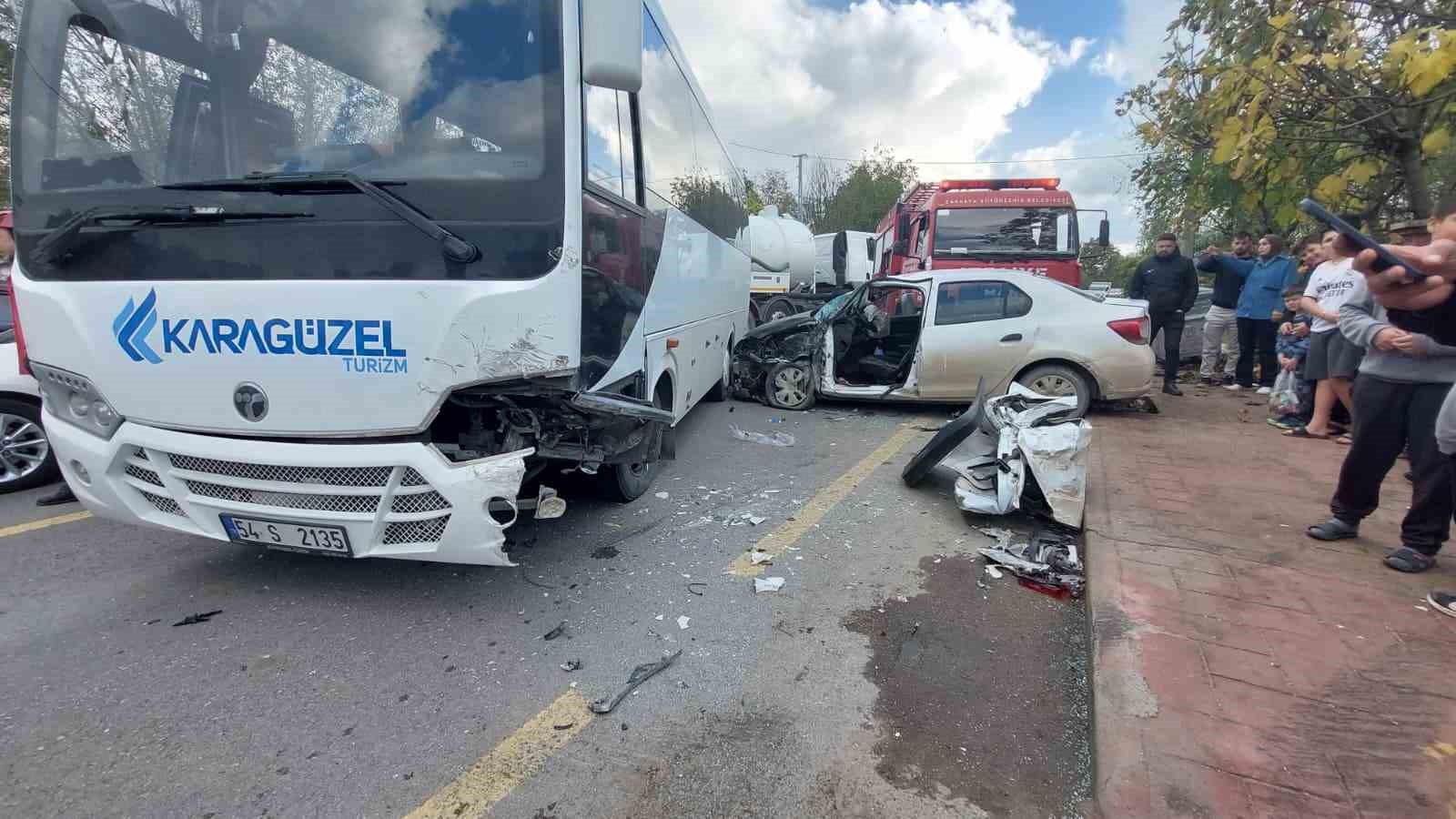 once yavaslayan araca ardindan karsi yonden gelen otomobile carpti 1 yarali 0 CKDUmttb