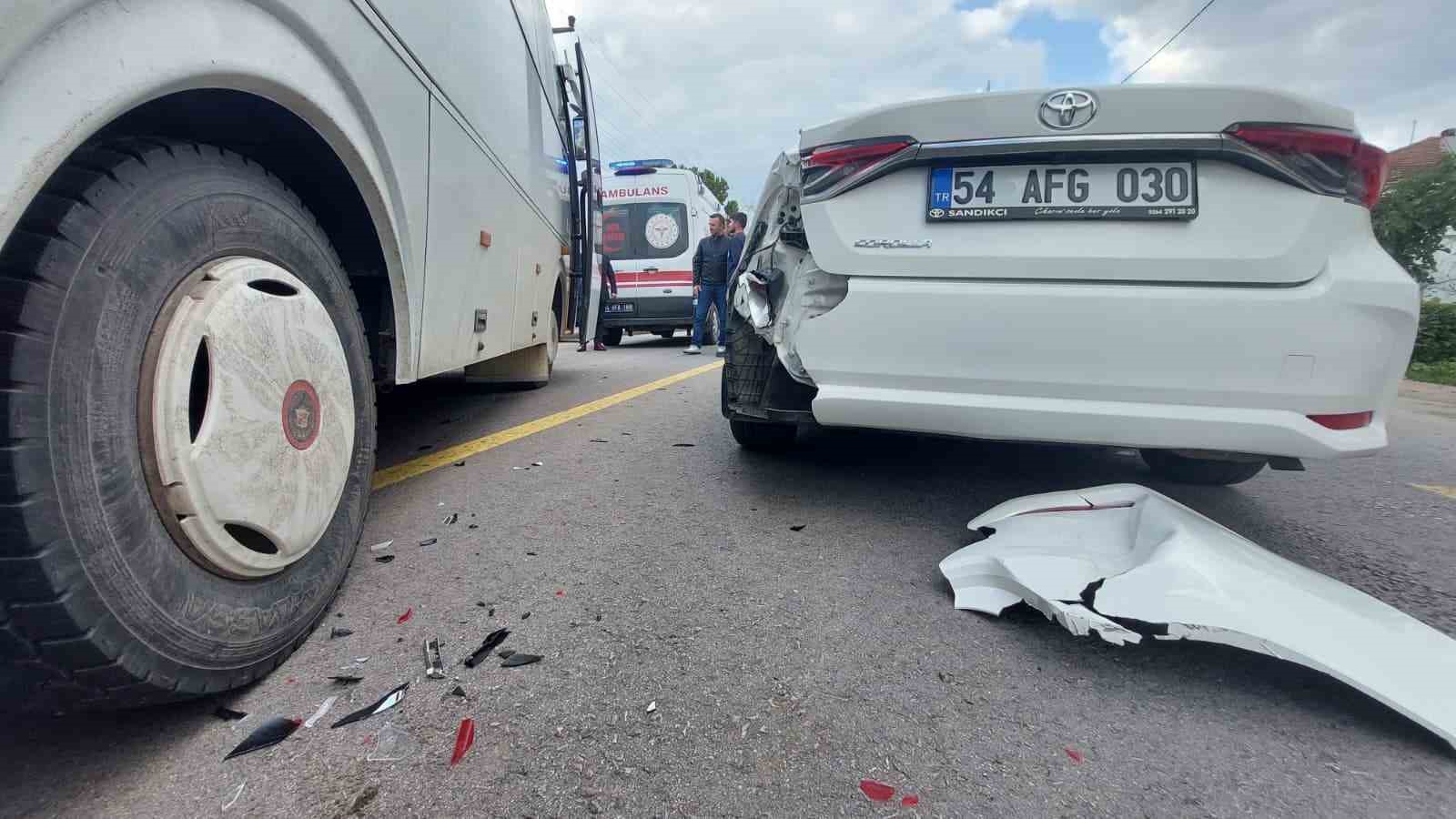 once yavaslayan araca ardindan karsi yonden gelen otomobile carpti 1 yarali 1 5KFHpfRA