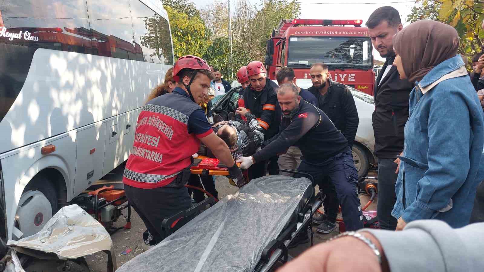 once yavaslayan araca ardindan karsi yonden gelen otomobile carpti 1 yarali 3 1i82ZiPq