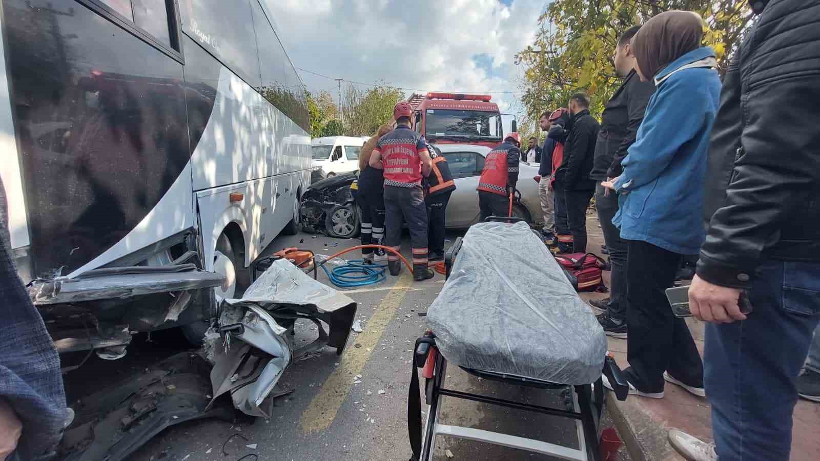 once yavaslayan araca ardindan karsi yonden gelen otomobile carpti 1 yarali 4 YX7uuvJN