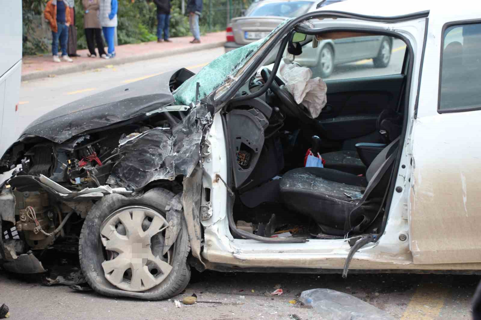 once yavaslayan araca ardindan karsi yonden gelen otomobile carpti 1 yarali 5 M3qSLrvf