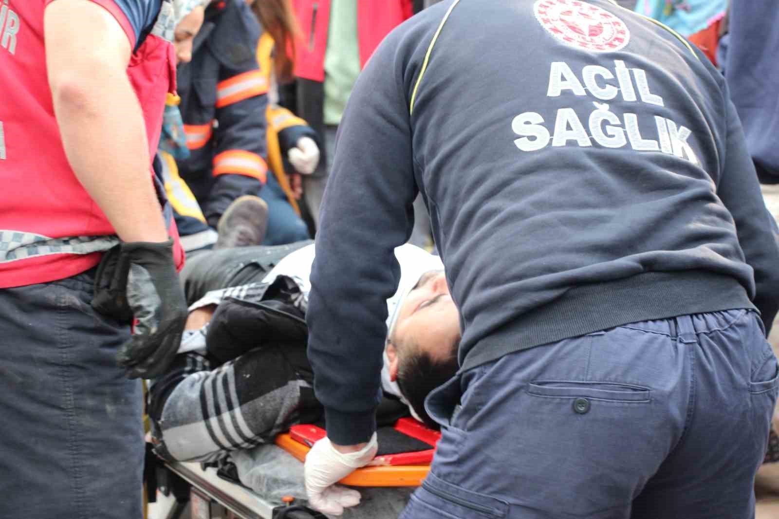 once yavaslayan araca ardindan karsi yonden gelen otomobile carpti 1 yarali 7 ryEiCT9T