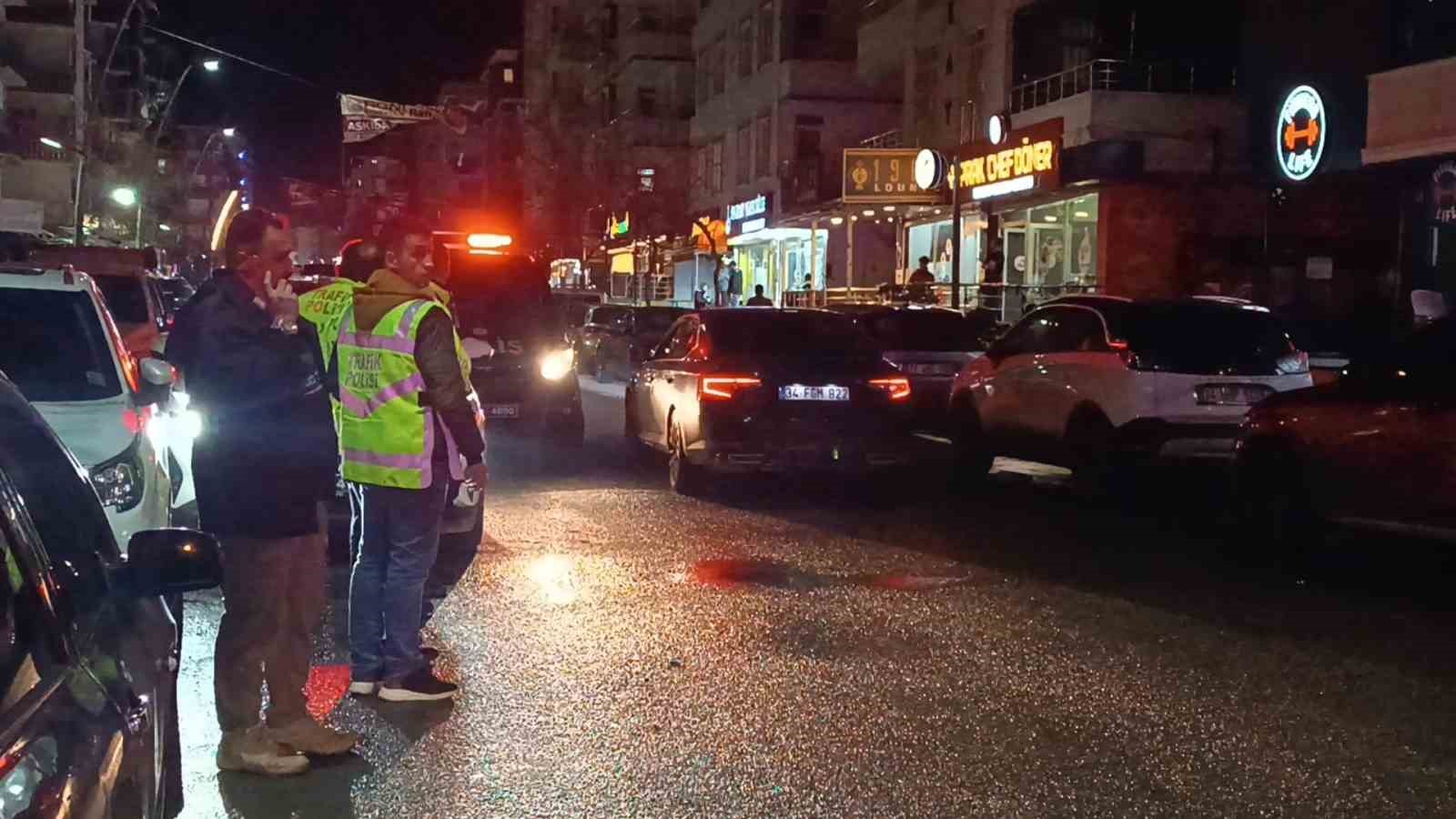 once yayaya ardindan park halindeki araca carpip kacti 1 OpZORi5w
