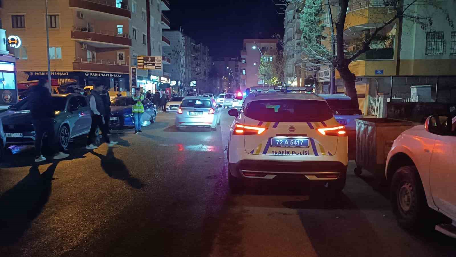 once yayaya ardindan park halindeki araca carpip kacti 2 hgfqTeYB