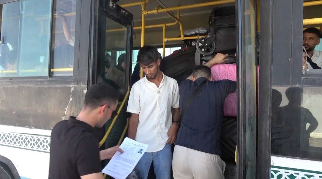 Öncüpınar’da Suriyelilerin dönüşü yoğunluk oluşturuyor 6 oncupinarda suriyelilerin donusu yogunluk olusturuyor 2 RJSBaajA