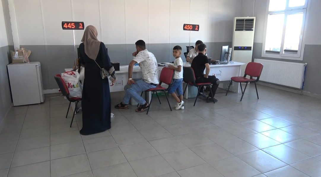 Öncüpınar’da Suriyelilerin dönüşü yoğunluk oluşturuyor 7 oncupinarda suriyelilerin donusu yogunluk olusturuyor 3 aMPR2b9Y