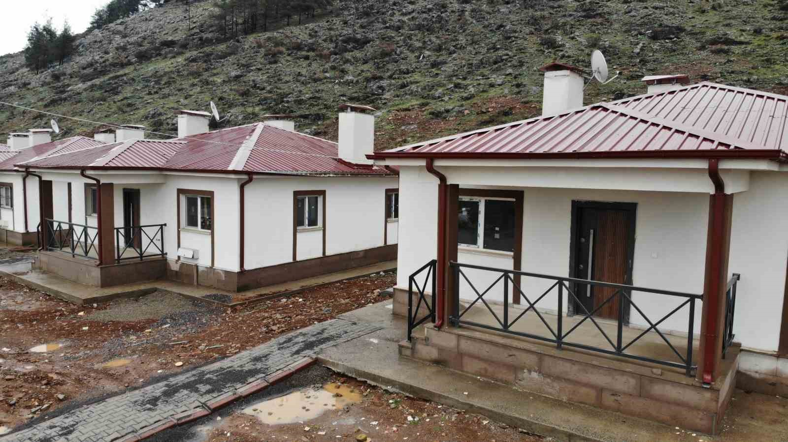 onikisubatta 15 deprem koy konutlarinda yasam basliyor 0 LkvV4BaO
