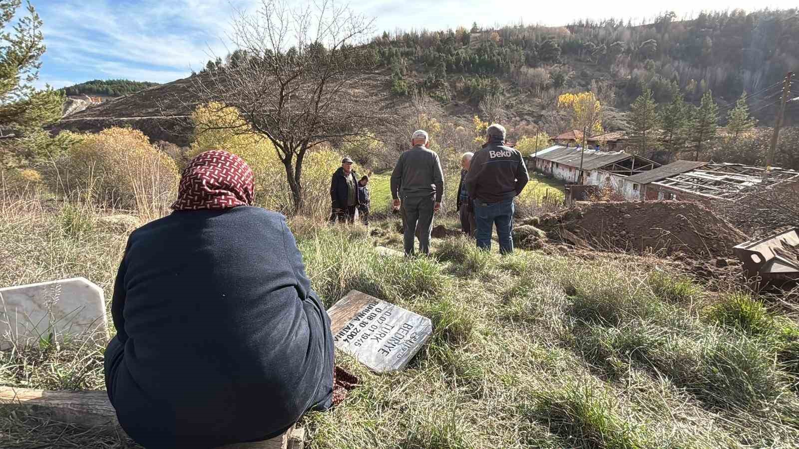 Onlarca kişinin mezar yeri taşınmıştı, gıyabi cenaze namazı kılındı 5 onlarca kisinin mezar yeri tasinmisti giyabi cenaze namazi kilindi 1 7Z2ES6u4