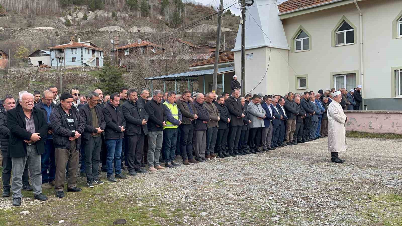 Onlarca kişinin mezar yeri taşınmıştı, gıyabi cenaze namazı kılındı 15 onlarca kisinin mezar yeri tasinmisti giyabi cenaze namazi kilindi 11 7zckhMv8