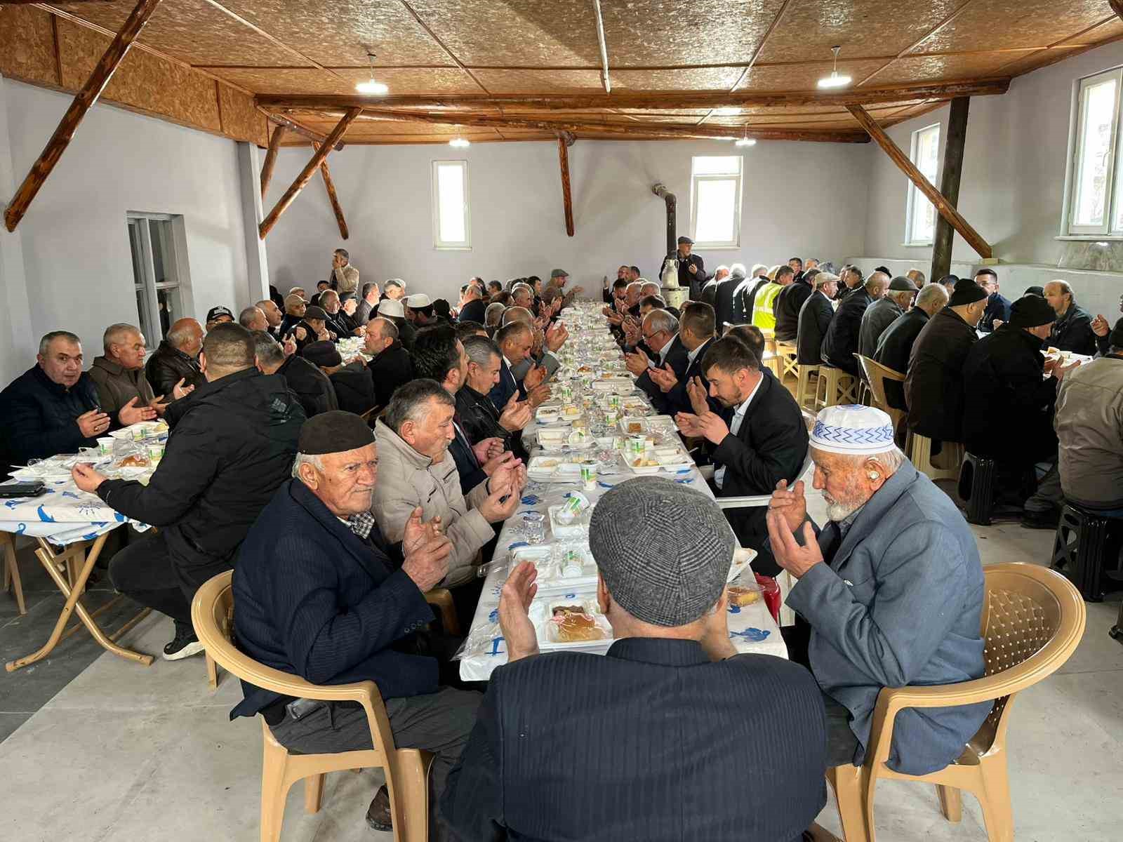Onlarca kişinin mezar yeri taşınmıştı, gıyabi cenaze namazı kılındı 16 onlarca kisinin mezar yeri tasinmisti giyabi cenaze namazi kilindi 12 NWllOHc1