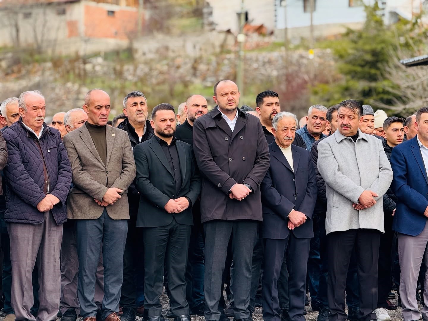 Onlarca kişinin mezar yeri taşınmıştı, gıyabi cenaze namazı kılındı 6 onlarca kisinin mezar yeri tasinmisti giyabi cenaze namazi kilindi 2 dSM3NRcn