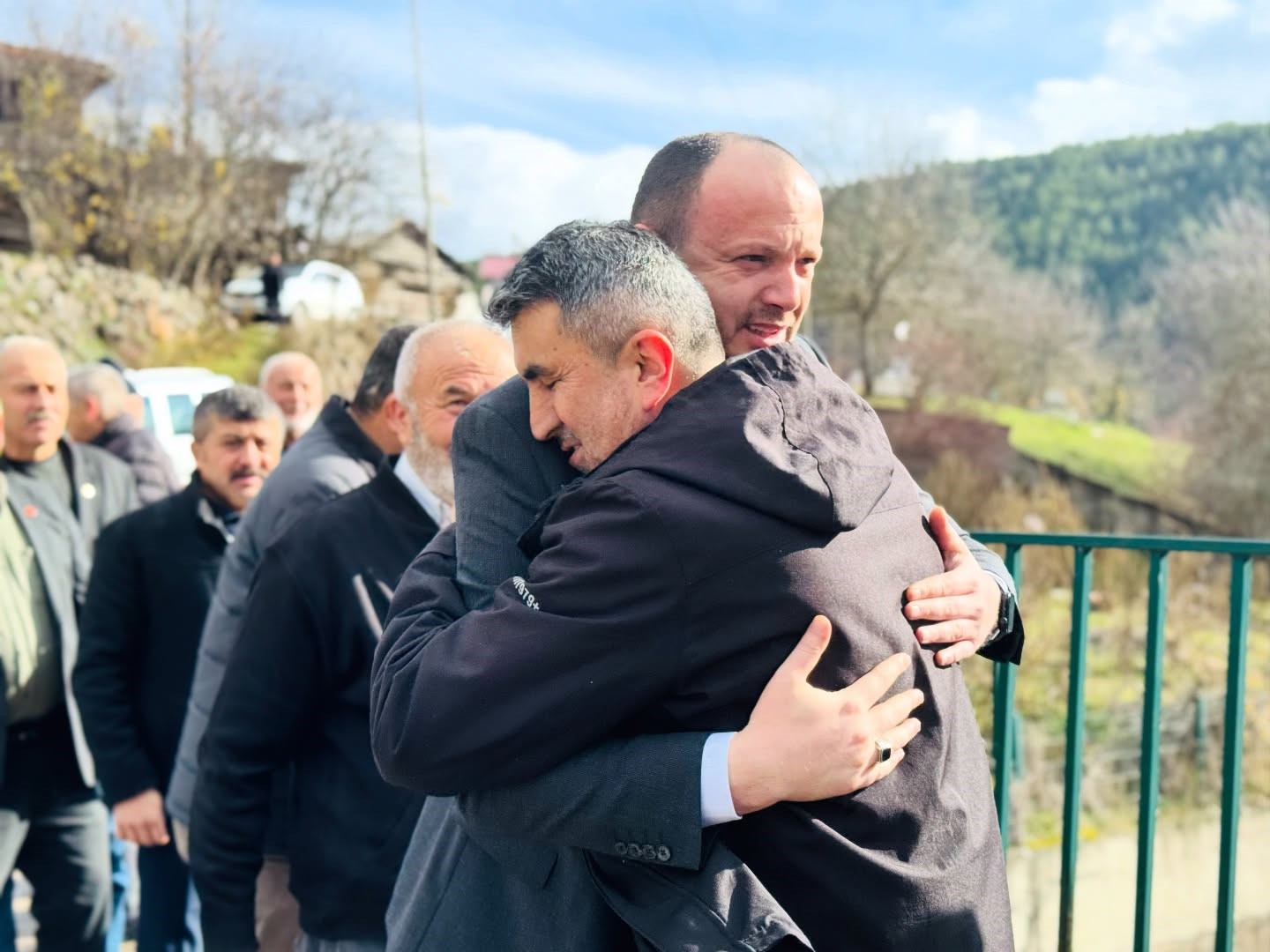 Onlarca kişinin mezar yeri taşınmıştı, gıyabi cenaze namazı kılındı 8 onlarca kisinin mezar yeri tasinmisti giyabi cenaze namazi kilindi 4