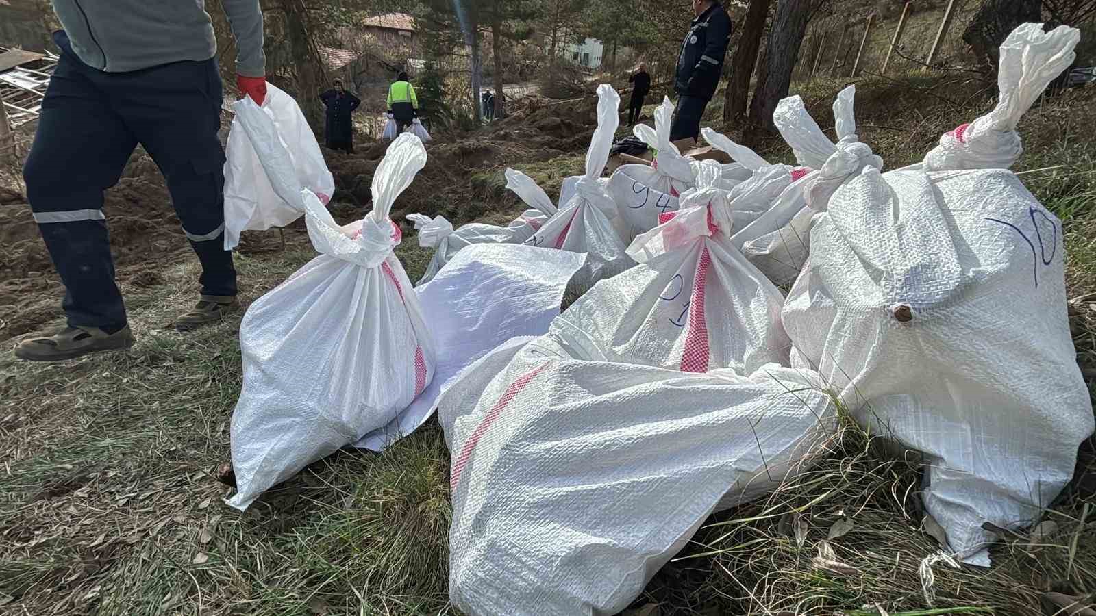 Onlarca kişinin mezar yeri taşınmıştı, gıyabi cenaze namazı kılındı 13 onlarca kisinin mezar yeri tasinmisti giyabi cenaze namazi kilindi 9 8pPwGAUL