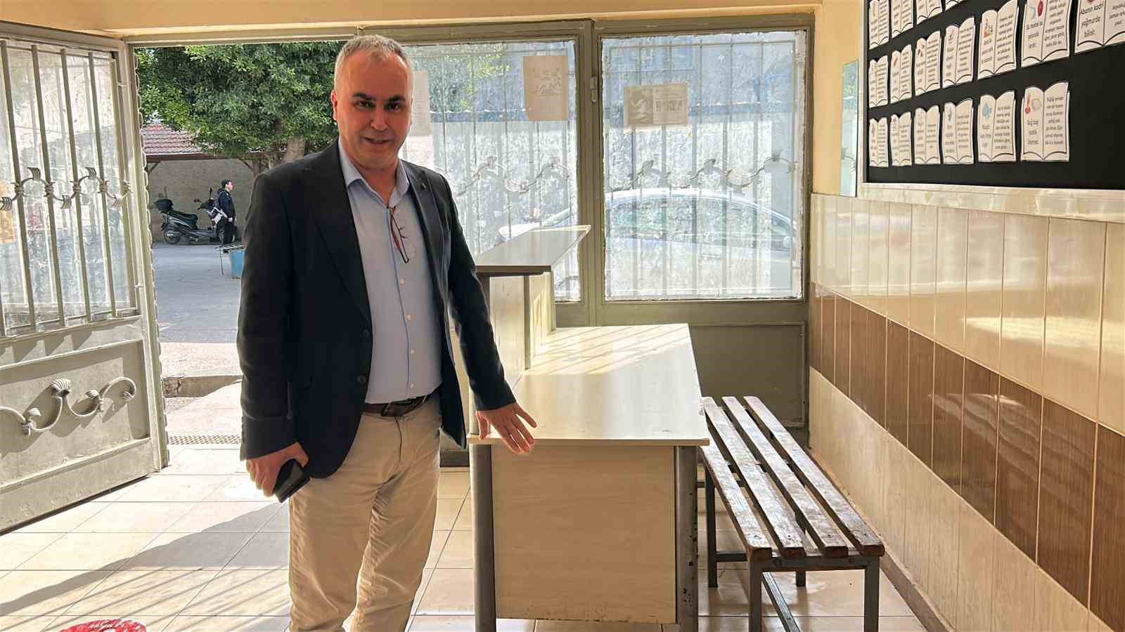 onlarca ogrencinin bakip gectigi pet siseyi cope atan ogrenci ceyrek altini kazandi 3 nUDW5Qer