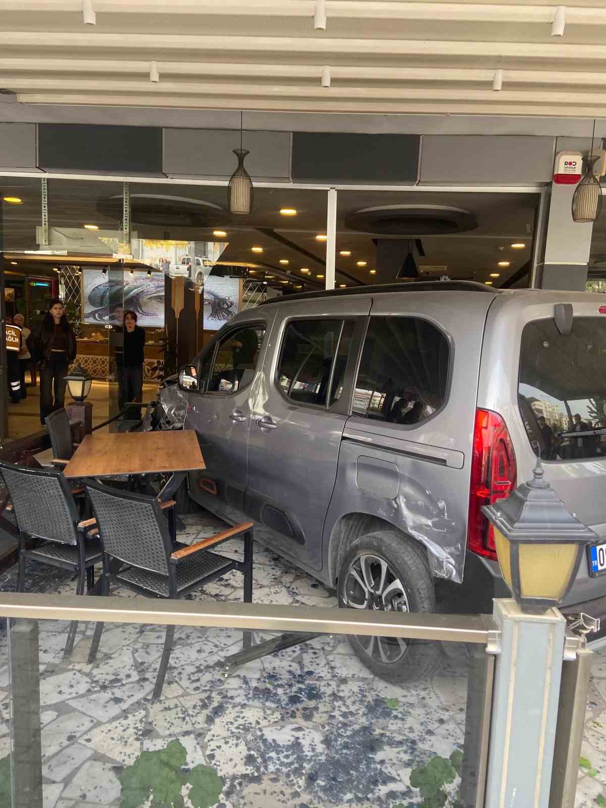 onundeki araca carpip is yerine daldi kacmaya calisti yakalandi 3 rY4QSZaV