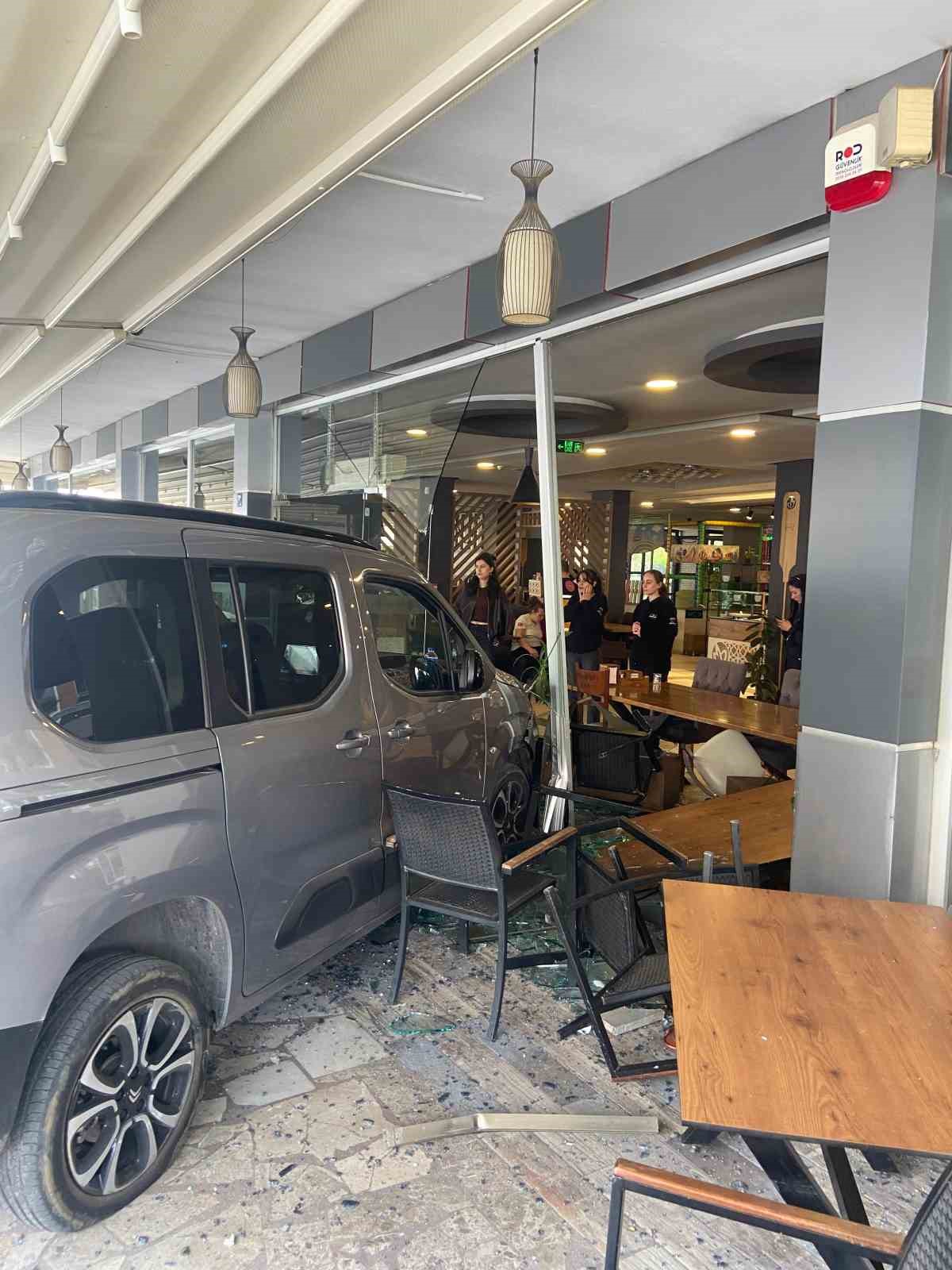 onundeki araca carpip is yerine daldi kacmaya calisti yakalandi 4 O93N95v2