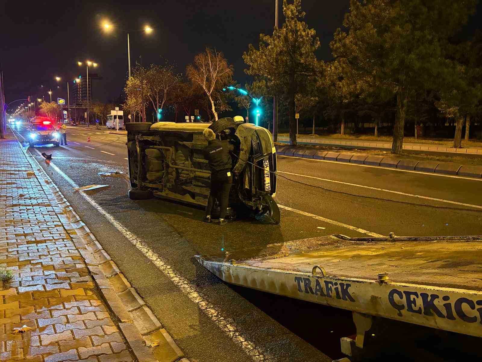 onune kopek cikan arac yan yatti 2 yarali 2 MMd7e3Ml