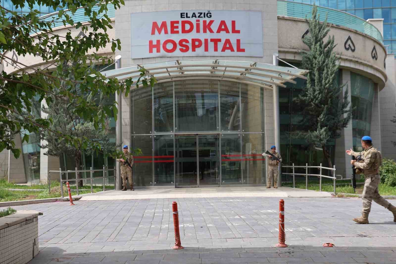 operasyon duzenlenen hastanede yogun bakimdaki hastalarin cihaza bagli olmadigi ortaya cikti 0 UUzj1OaE