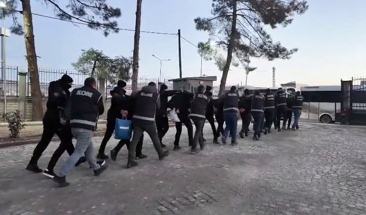 operasyonda gozaltina alinan 21 sahistan 14u tutuklandi 2 Zl2ajtL4