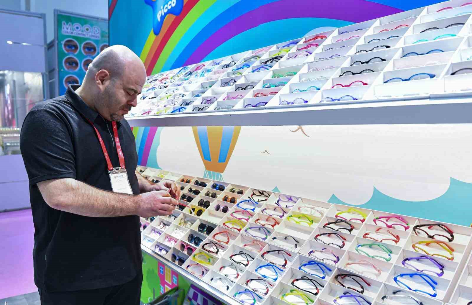 optic world izmir 27 martta kapilarini aciyor 2 nChPXFRK