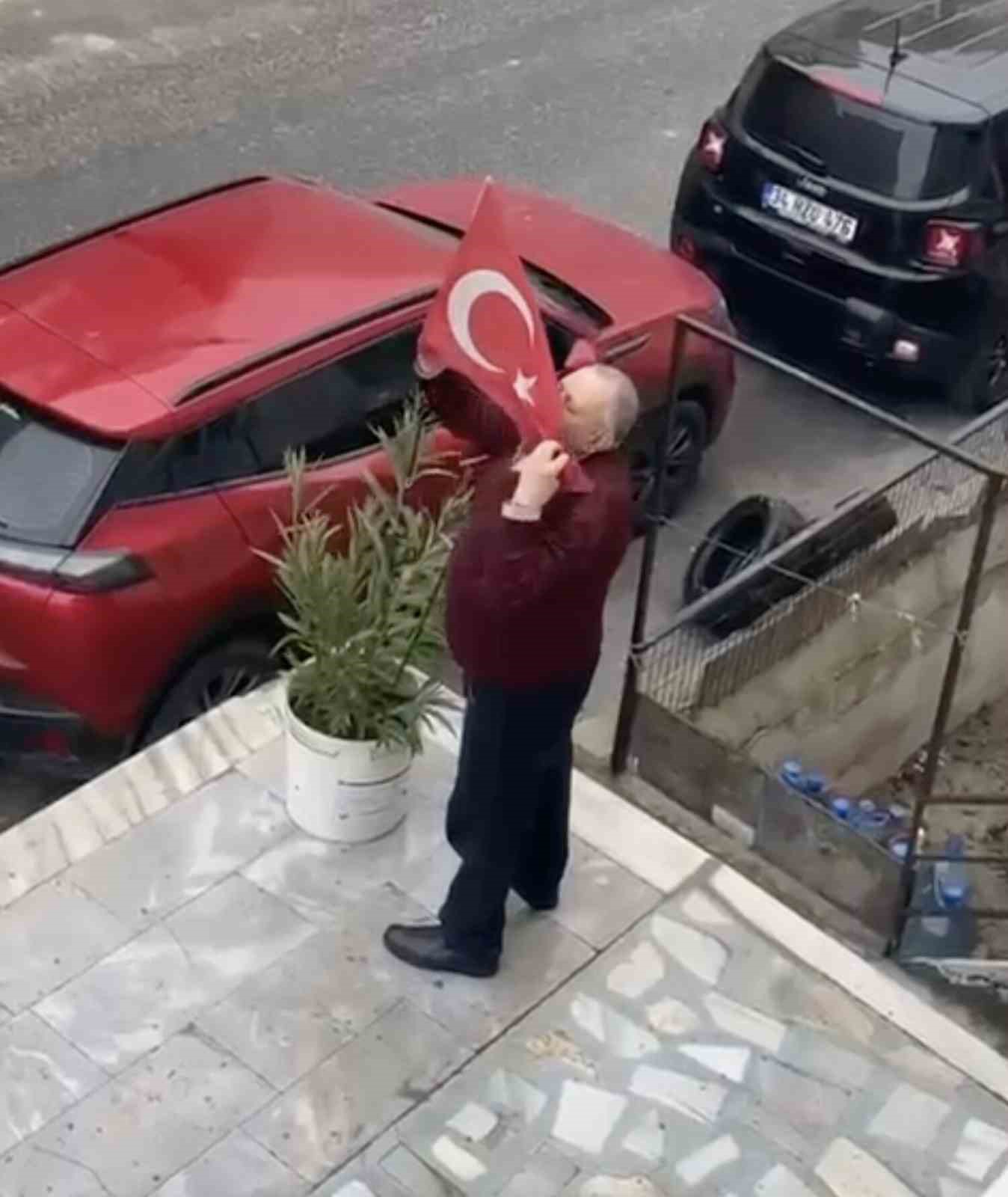 optu yerine asti bayragi olmayanin milleti olmaz 1 BselORwI