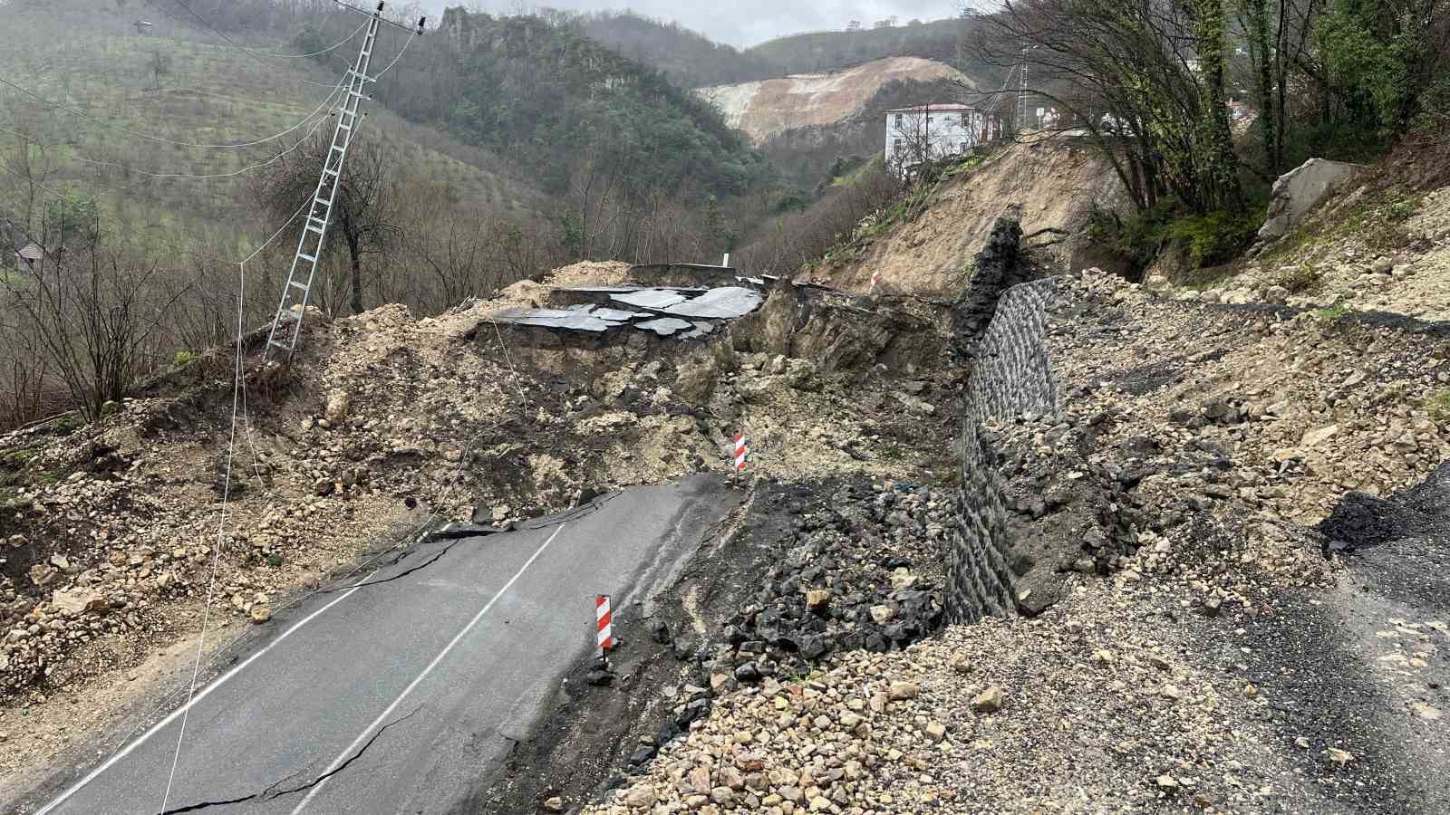 ordu ic anadolu baglanti yolundaki heyelan havadan goruntulendi 3 zPOH89Dj