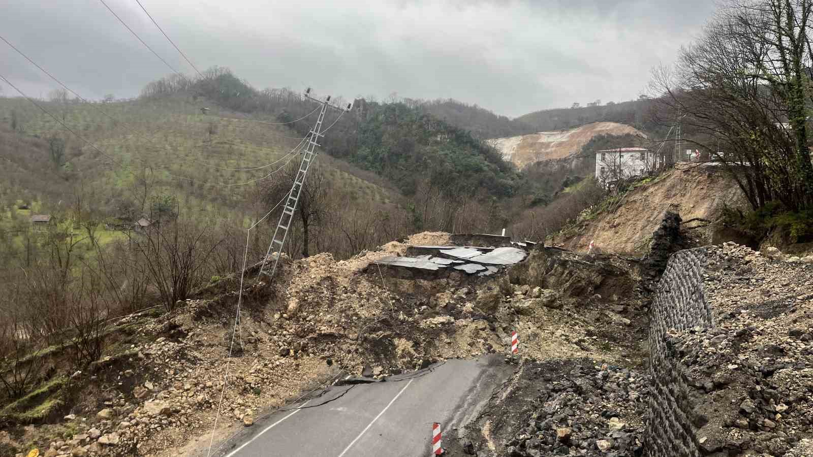 ordu ic anadolu baglanti yolundaki heyelan havadan goruntulendi 4 CVNYzpX8