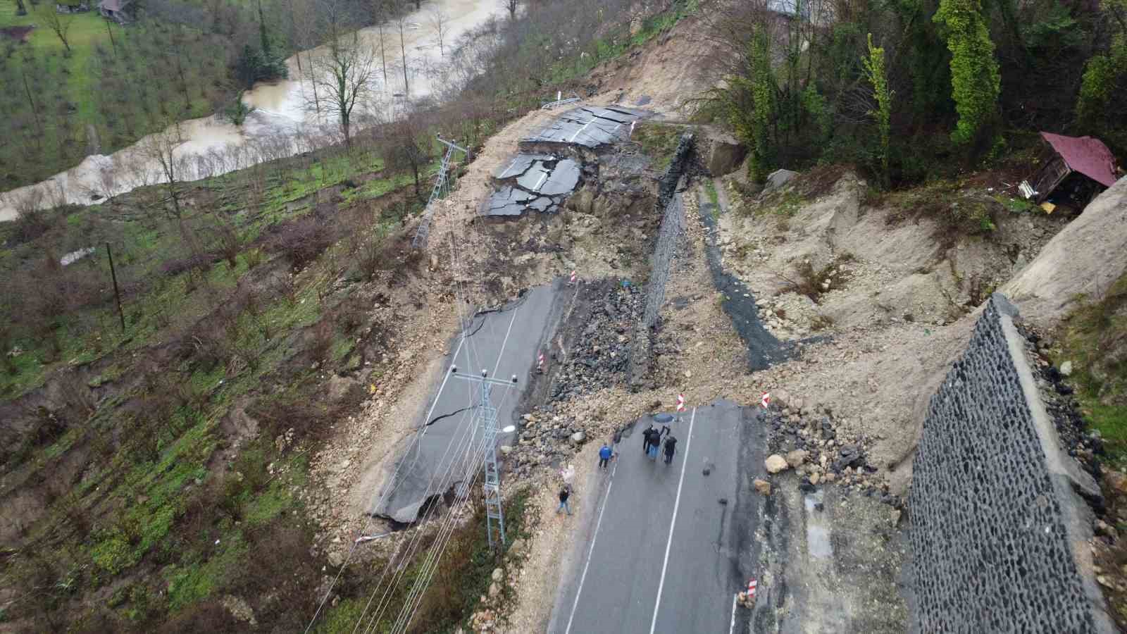 ordu ic anadolu baglanti yolundaki heyelan havadan goruntulendi 7 g2LgZSlb