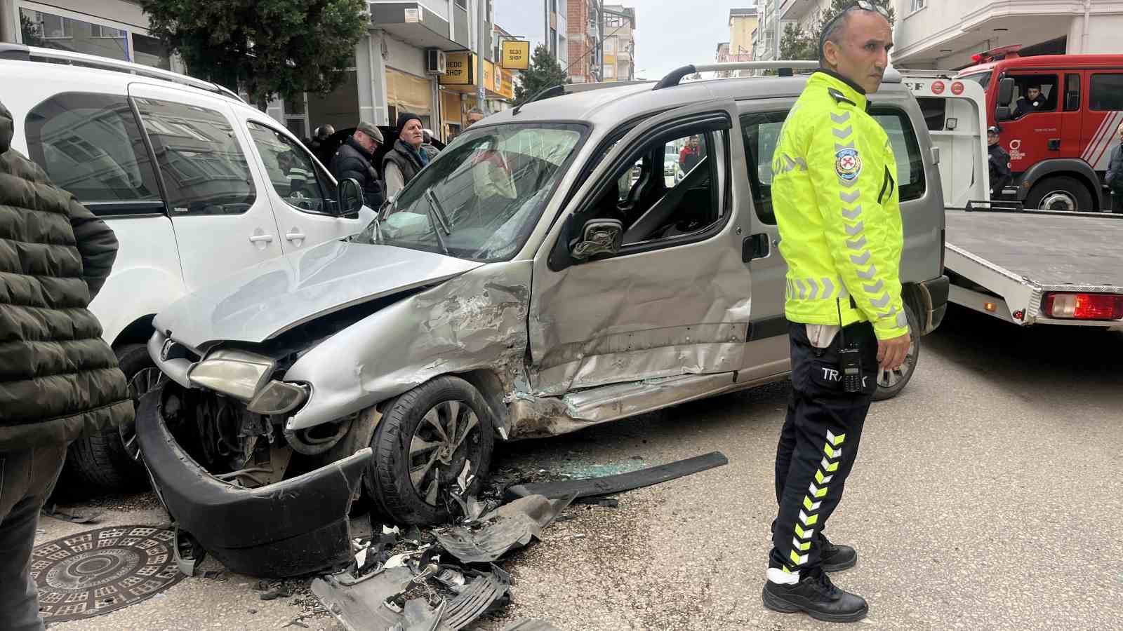 Ordu’da alkollü sürücünün karıştığı kazada 5 kişi yaralandı 7 orduda alkollu surucunun karistigi kazada 5 kisi yaralandi 3
