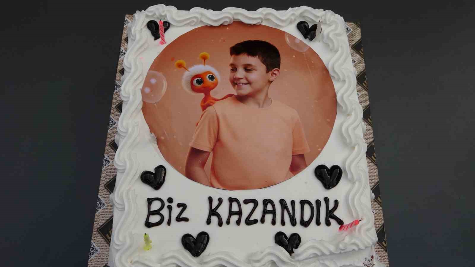 orduda balonlar mirza icin ucuruldu 2 AVlDX9uE