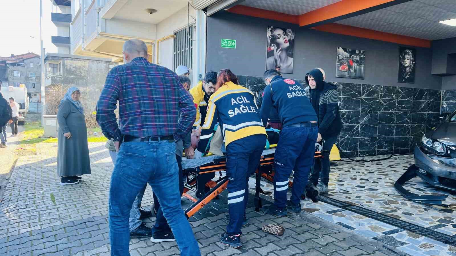 Ordu’da buzlu yolda otomobilin çarptığı yaşlı adam metrelerce havaya savruldu 6 orduda buzlu yolda otomobilin carptigi yasli adam metrelerce havaya savruldu 2 ksACVehn
