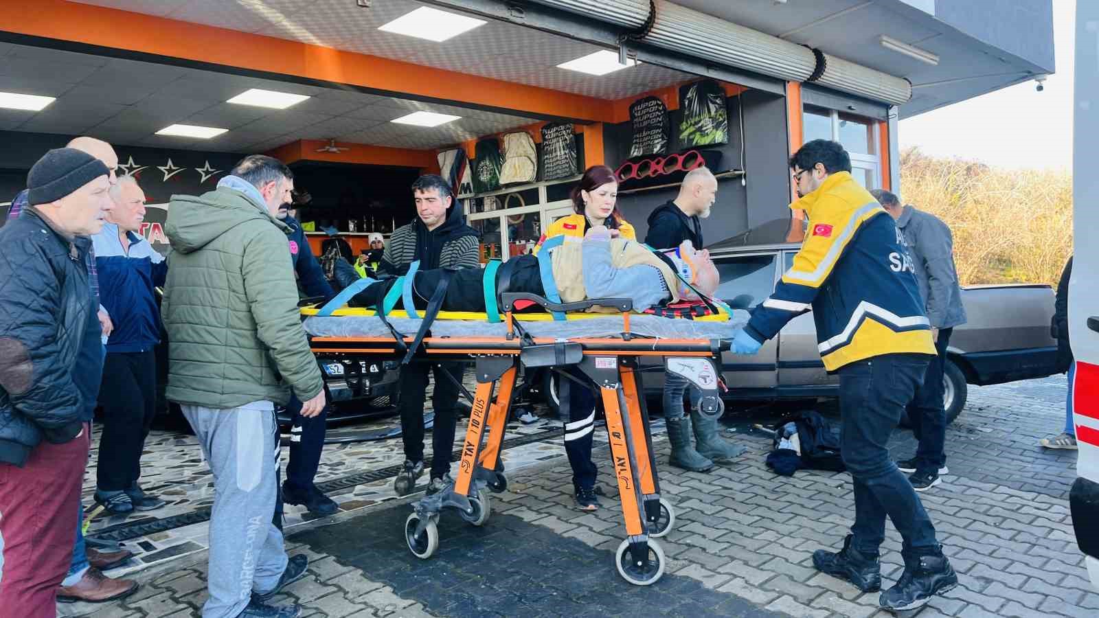 Ordu’da buzlu yolda otomobilin çarptığı yaşlı adam metrelerce havaya savruldu 7 orduda buzlu yolda otomobilin carptigi yasli adam metrelerce havaya savruldu 3 QS9CwyN4