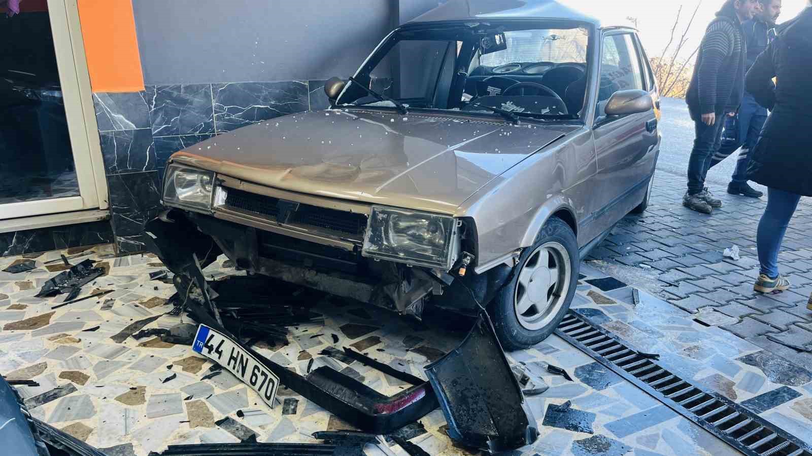 Ordu’da buzlu yolda otomobilin çarptığı yaşlı adam metrelerce havaya savruldu 8 orduda buzlu yolda otomobilin carptigi yasli adam metrelerce havaya savruldu 4 yvLAWbut