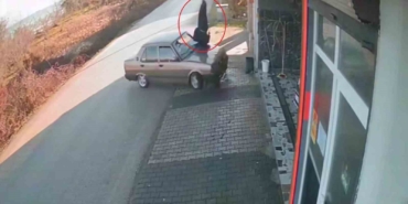 orduda-buzlu-yolda-otomobilin-carptigi-yasli-adam-metrelerce-havaya-savruldu-5xitPZrU.jpg