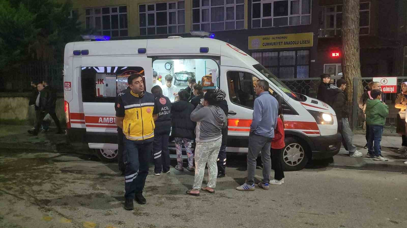 orduda cati kati yangini 5 kisi asansorlu aracla tahliye edildi 1 mrFsuGfj