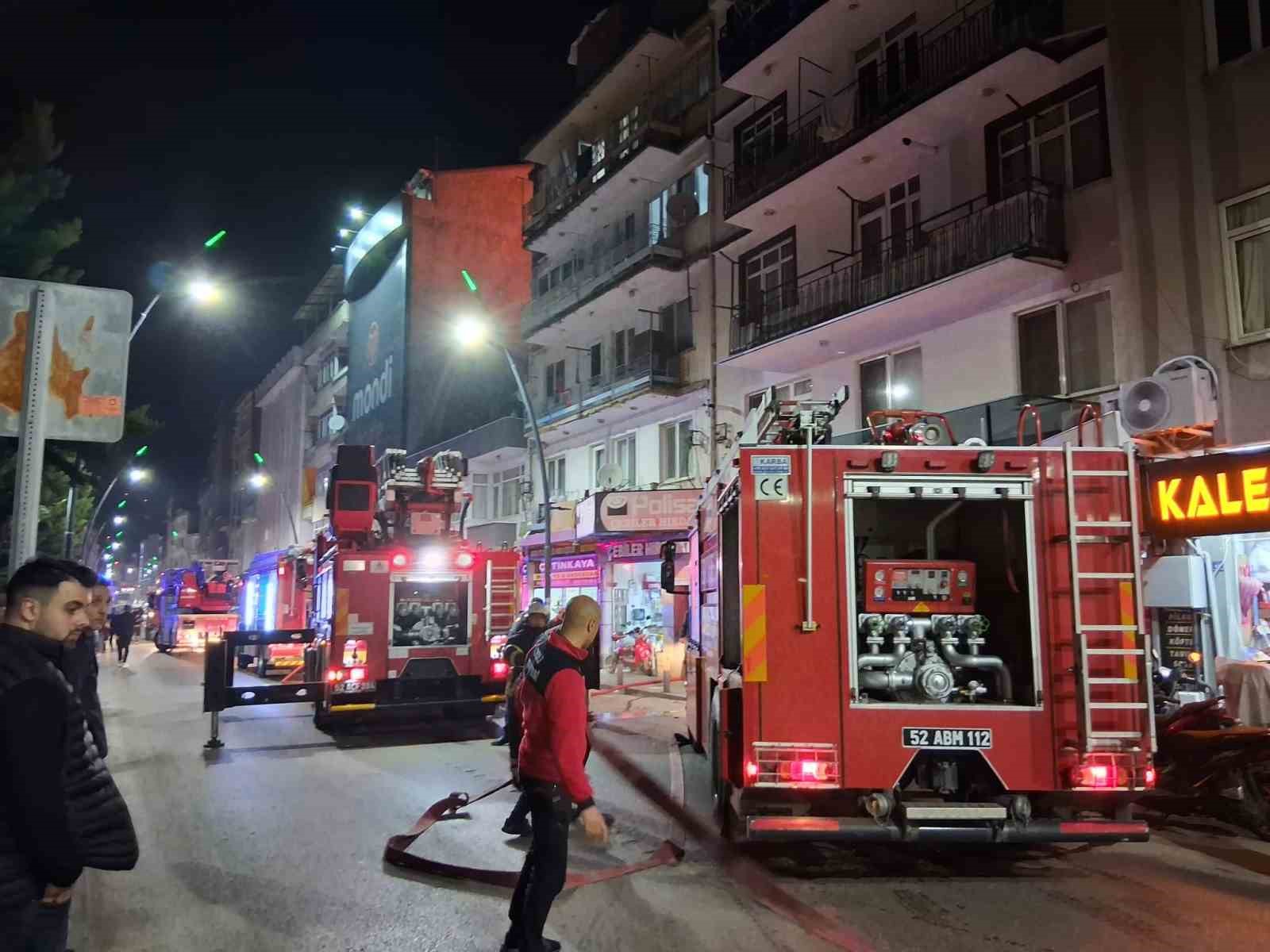 orduda cati kati yangini 5 kisi asansorlu aracla tahliye edildi 7 42LuTVJ2