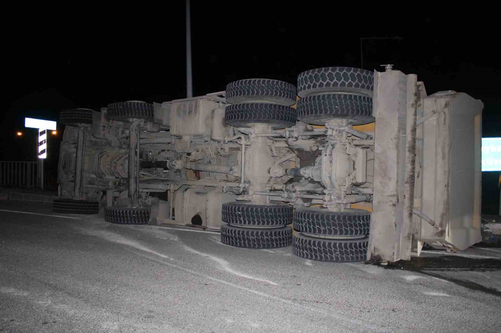 orduda cop kamyonu devrildi surucu yaralandi 4 i5v6C7Xa