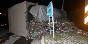 orduda-cop-kamyonu-devrildi-surucu-yaralandi-55tJqqyu.jpg