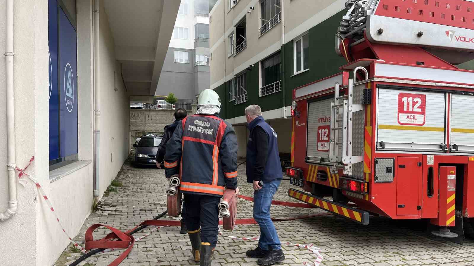 Ordu’da dairede yangın paniği 7 orduda dairede yangin panigi 3 QcQOK7dE