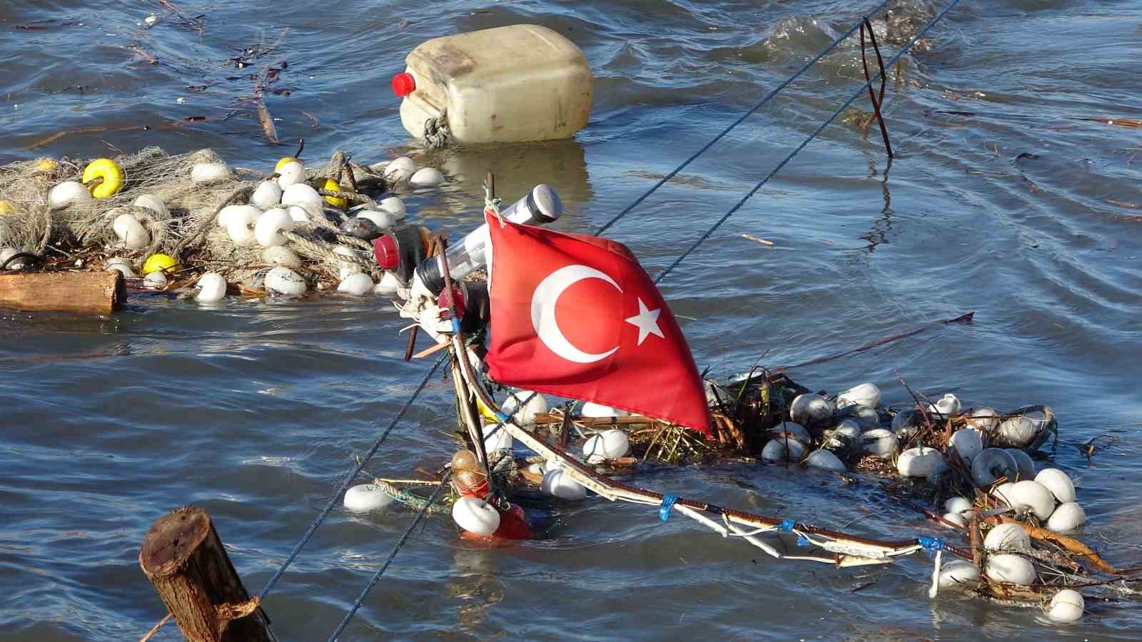 orduda denizdeki firtina hayati felc etti dalgalar evlere zarar verdi balikci teknesi parcalandi 8 XEwUDwv8