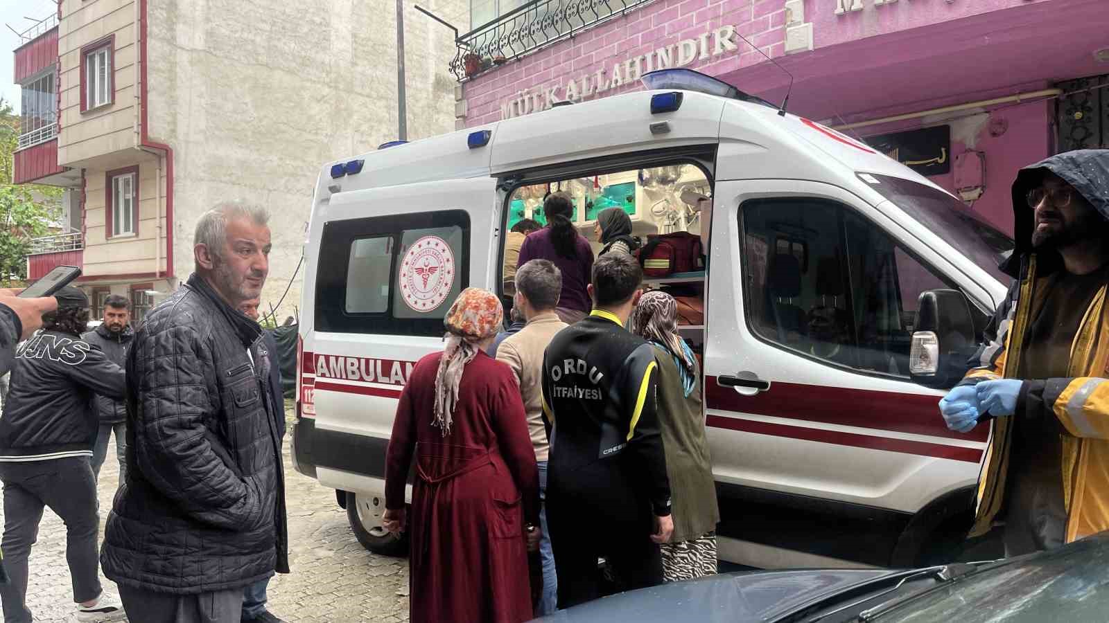 orduda dereye dusen cocuk vatandaslar tarafindan kurtarildi 0 QKUT1J34