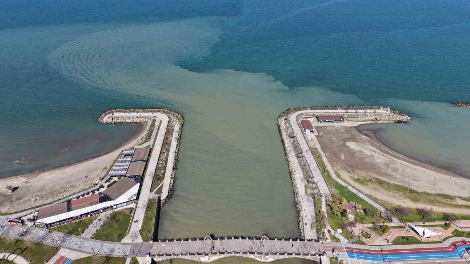 orduda eriyen kar sulari denizin rengini degistirdi 4