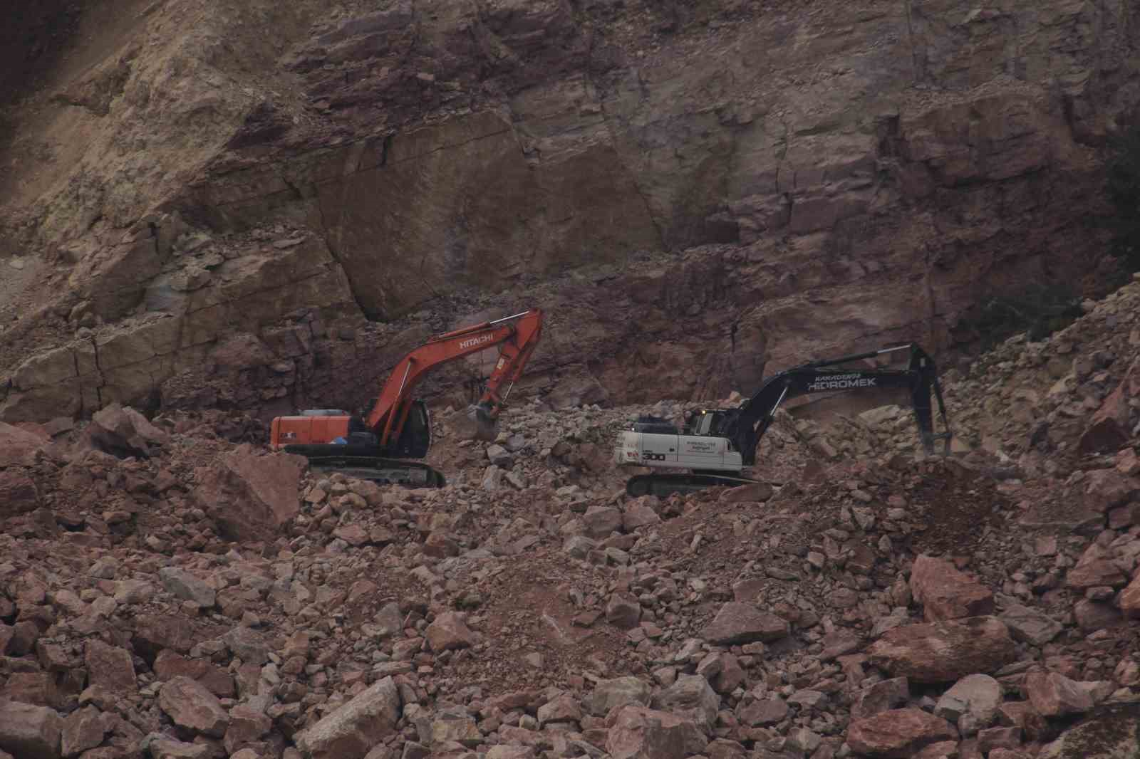 Ordu’da göçük altında kalan kamyon şoförü için yeniden arama çalışması başlatıldı 5 orduda gocuk altinda kalan kamyon soforu icin yeniden arama calismasi baslatildi 1 EqMPXYEl