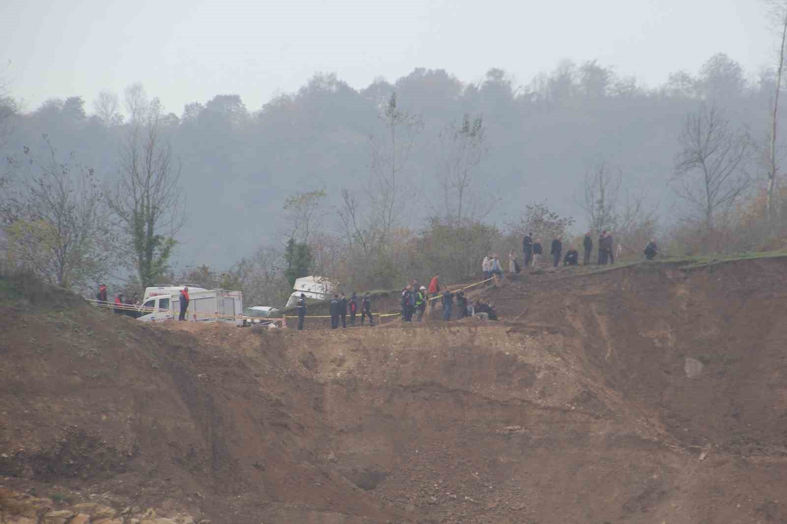 Ordu’da göçük altında kalan kamyon şoförü için yeniden arama çalışması başlatıldı 7 orduda gocuk altinda kalan kamyon soforu icin yeniden arama calismasi baslatildi 3 QCRKyTde