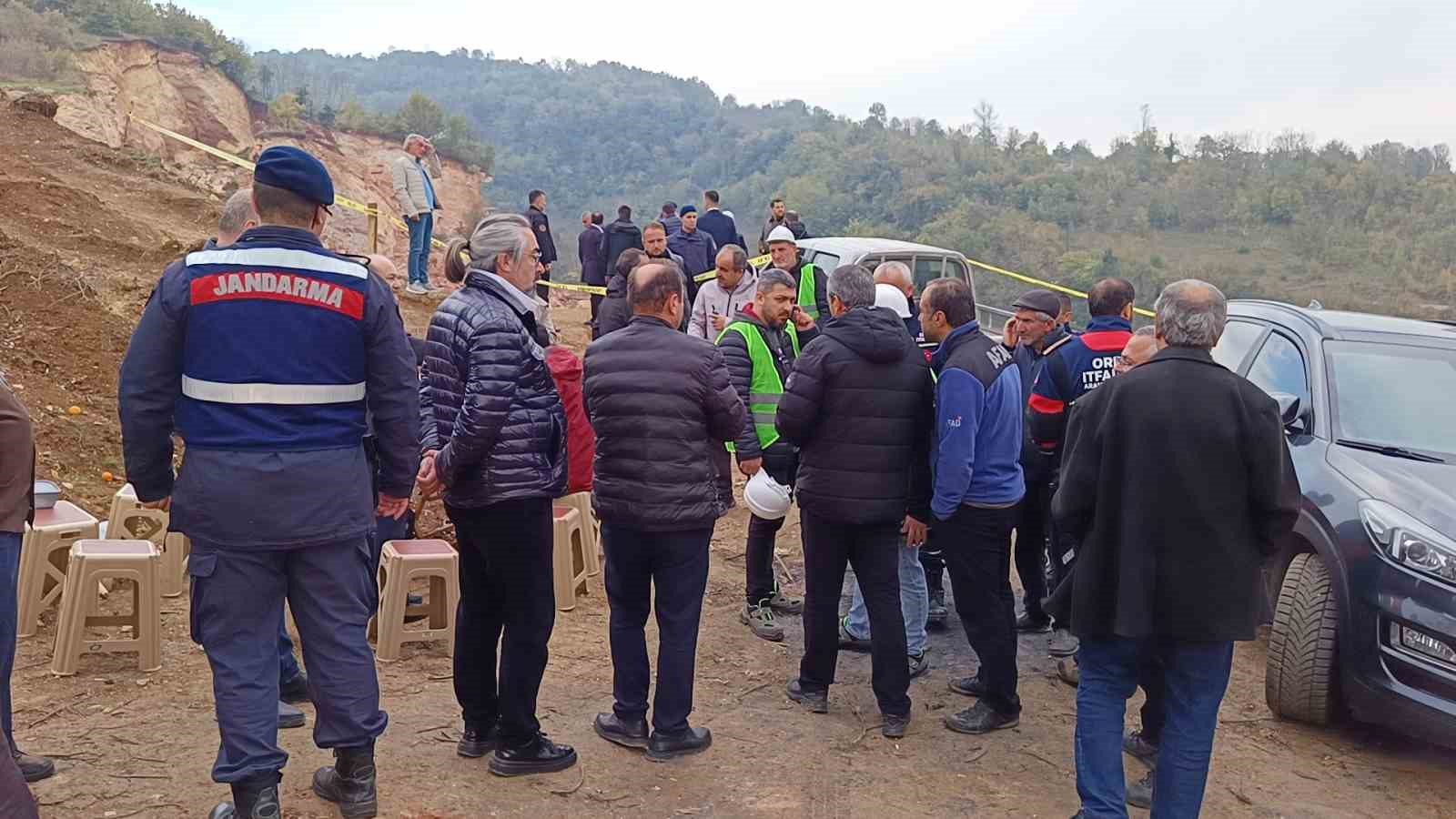 Ordu’da göçük altında kalan kamyon şoförü için yeniden arama çalışması başlatıldı 9 orduda gocuk altinda kalan kamyon soforu icin yeniden arama calismasi baslatildi 5 1gj57gpR