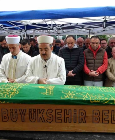 orduda-gocuk-altinda-kalan-kamyon-soforu-topraga-verildi-ithz7lL5.jpg