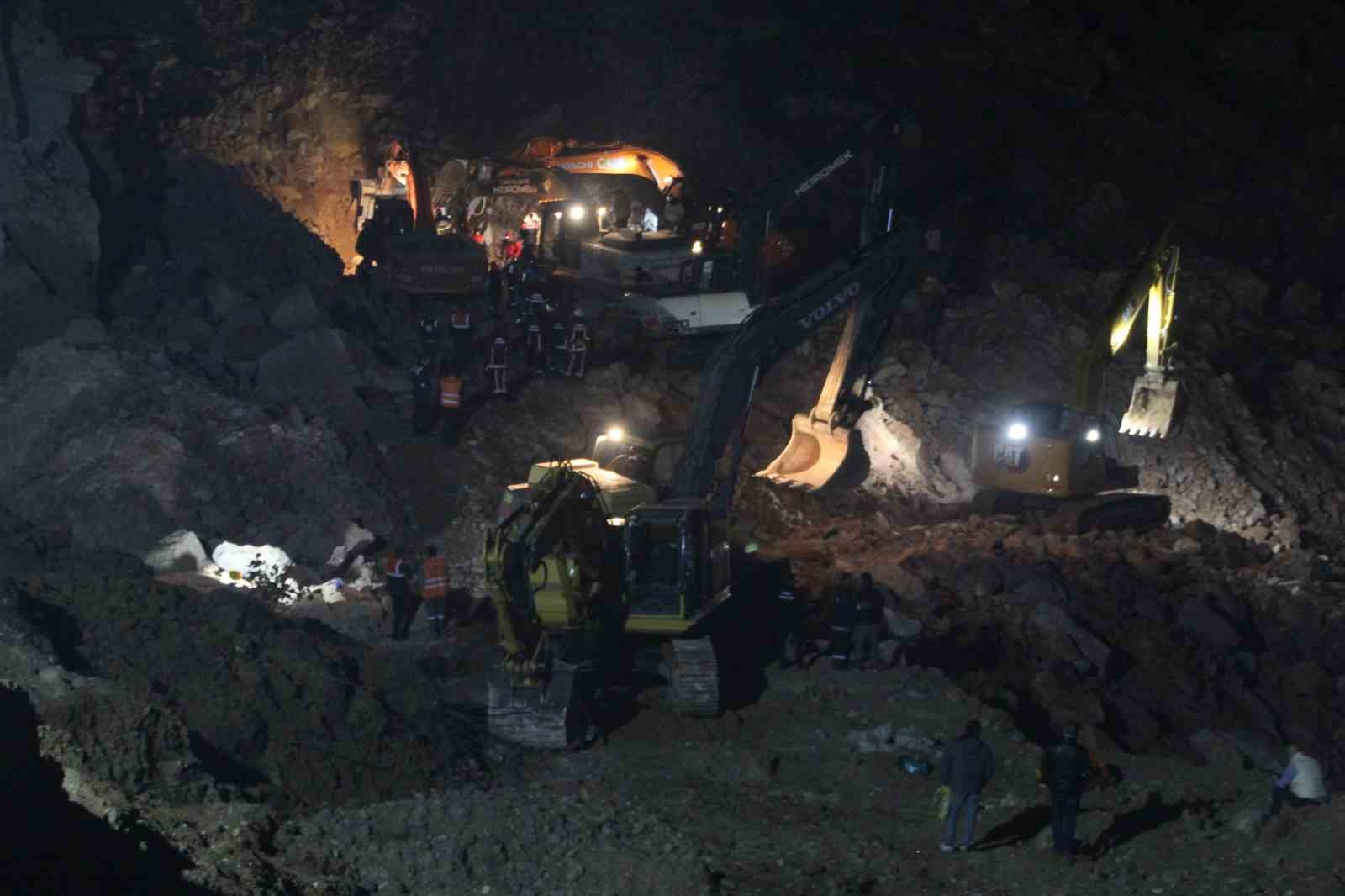Ordu’da göçük altından bir kişinin cansız bedeni çıkartıldı 7 orduda gocuk altindan bir kisinin cansiz bedeni cikartildi 3 k5eptDDJ