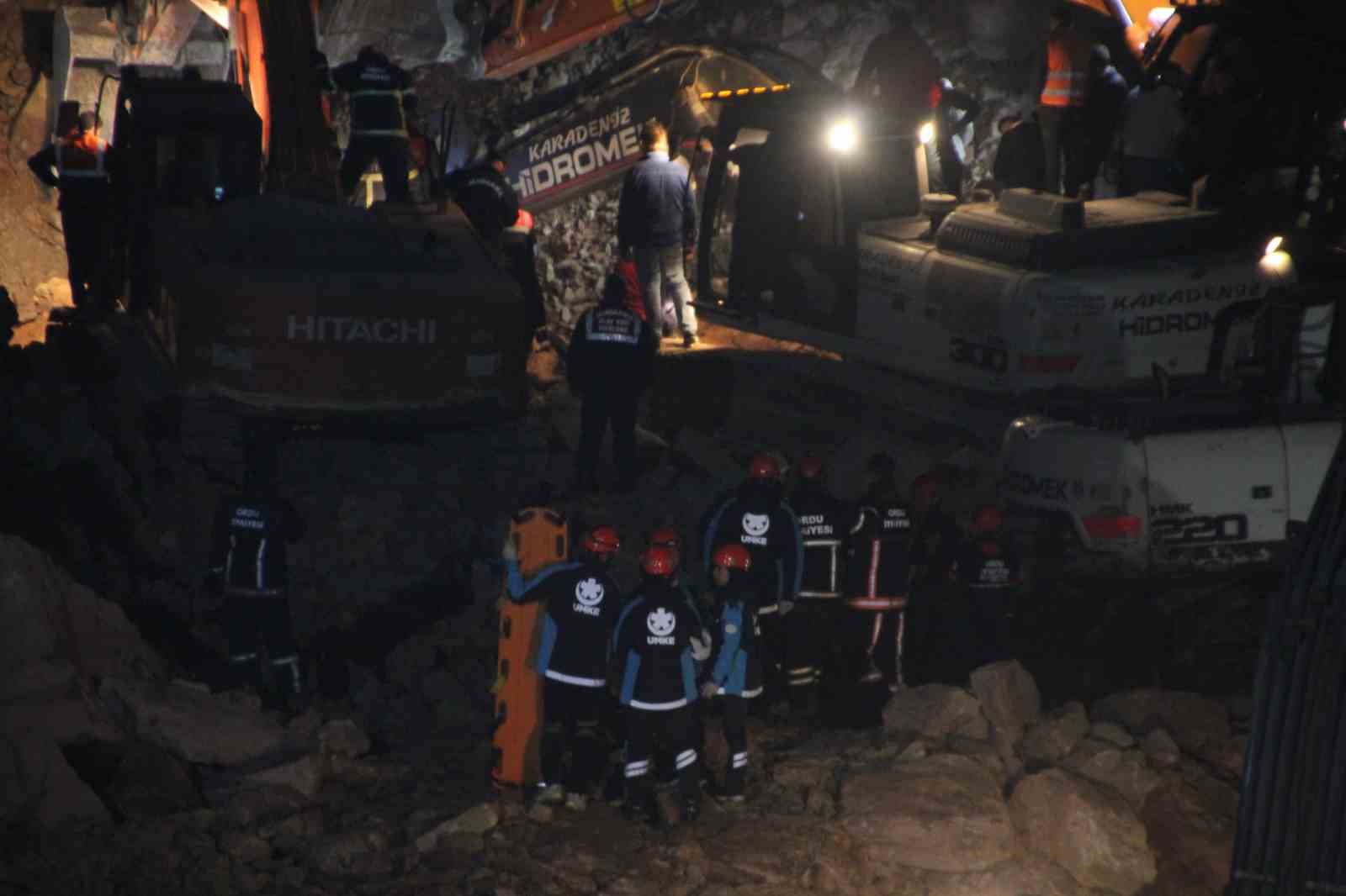 Ordu’da göçük altından bir kişinin cansız bedeni çıkartıldı 8 orduda gocuk altindan bir kisinin cansiz bedeni cikartildi 4 jMdKMddw